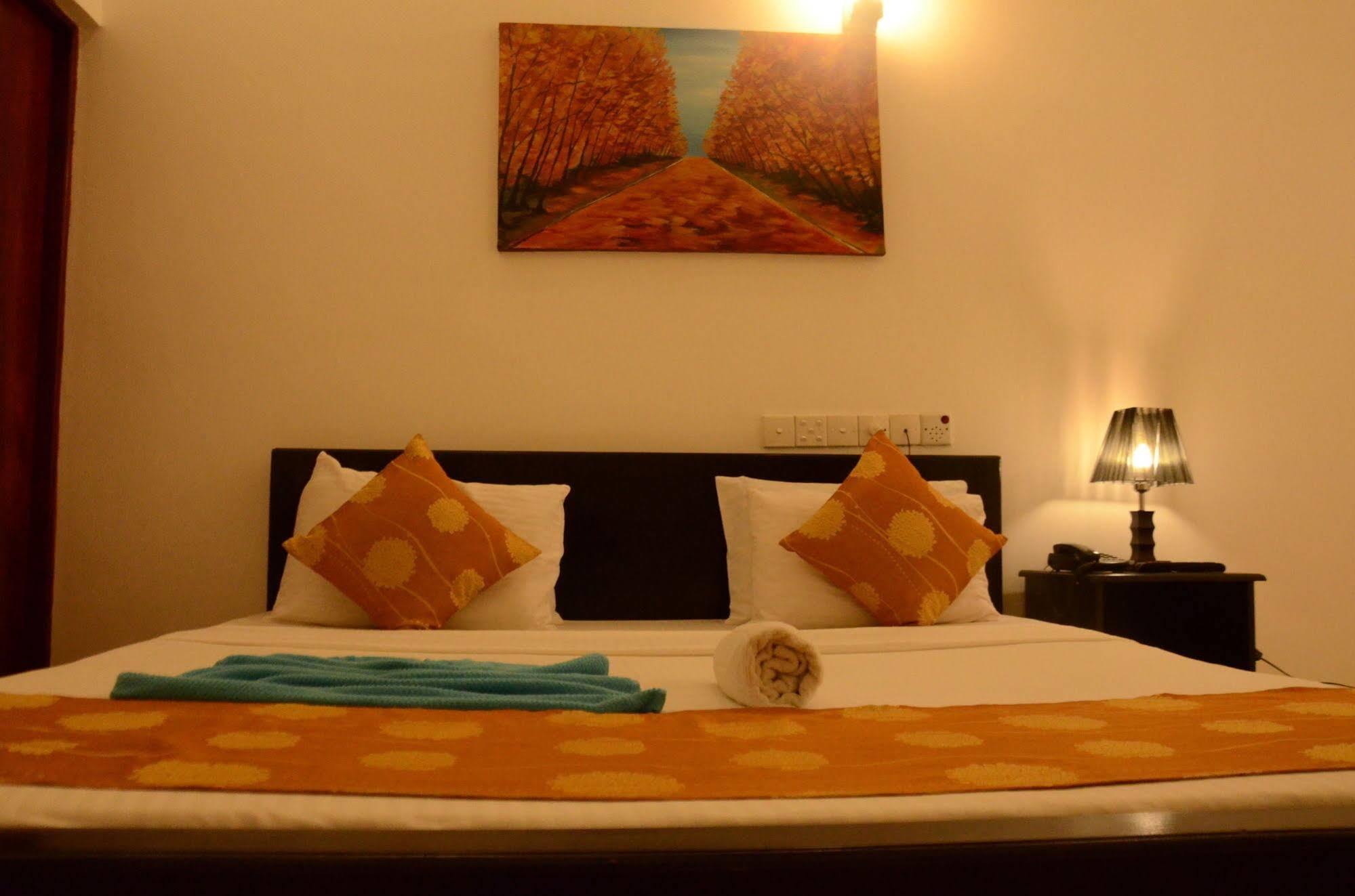 Beverly Hills Hotel Dehiwala-Mont Lavinia Extérieur photo