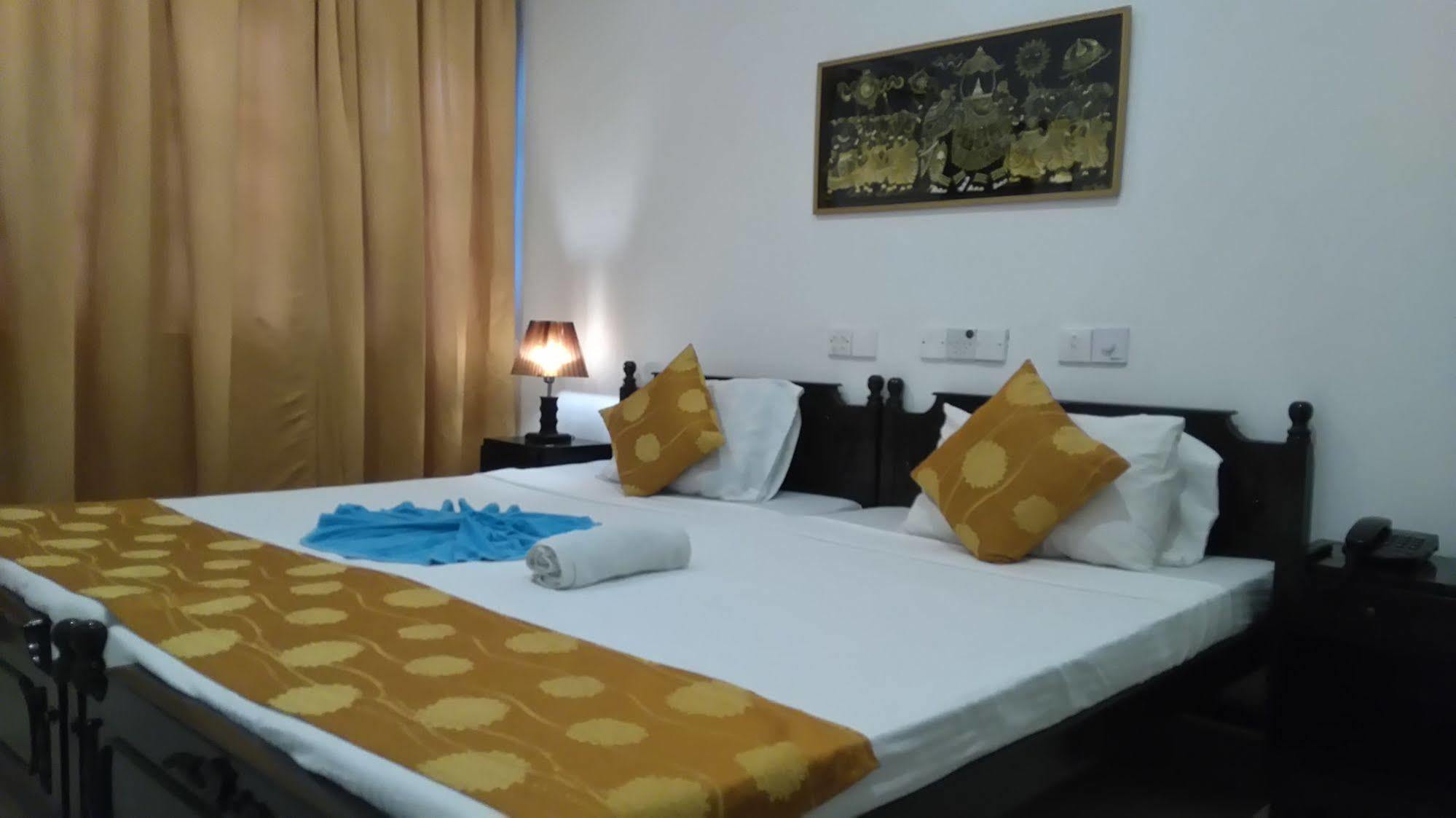 Beverly Hills Hotel Dehiwala-Mont Lavinia Extérieur photo