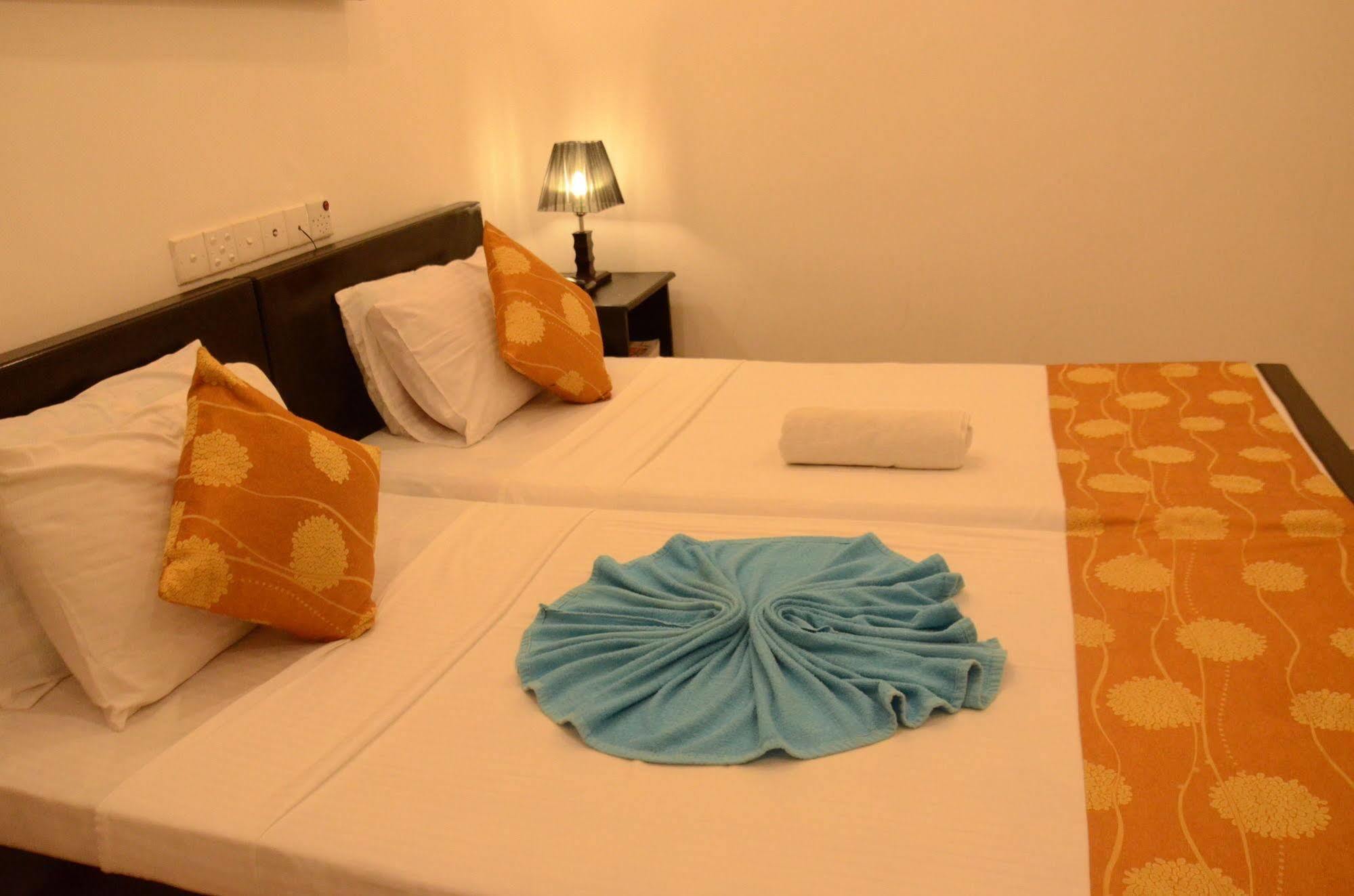 Beverly Hills Hotel Dehiwala-Mont Lavinia Extérieur photo